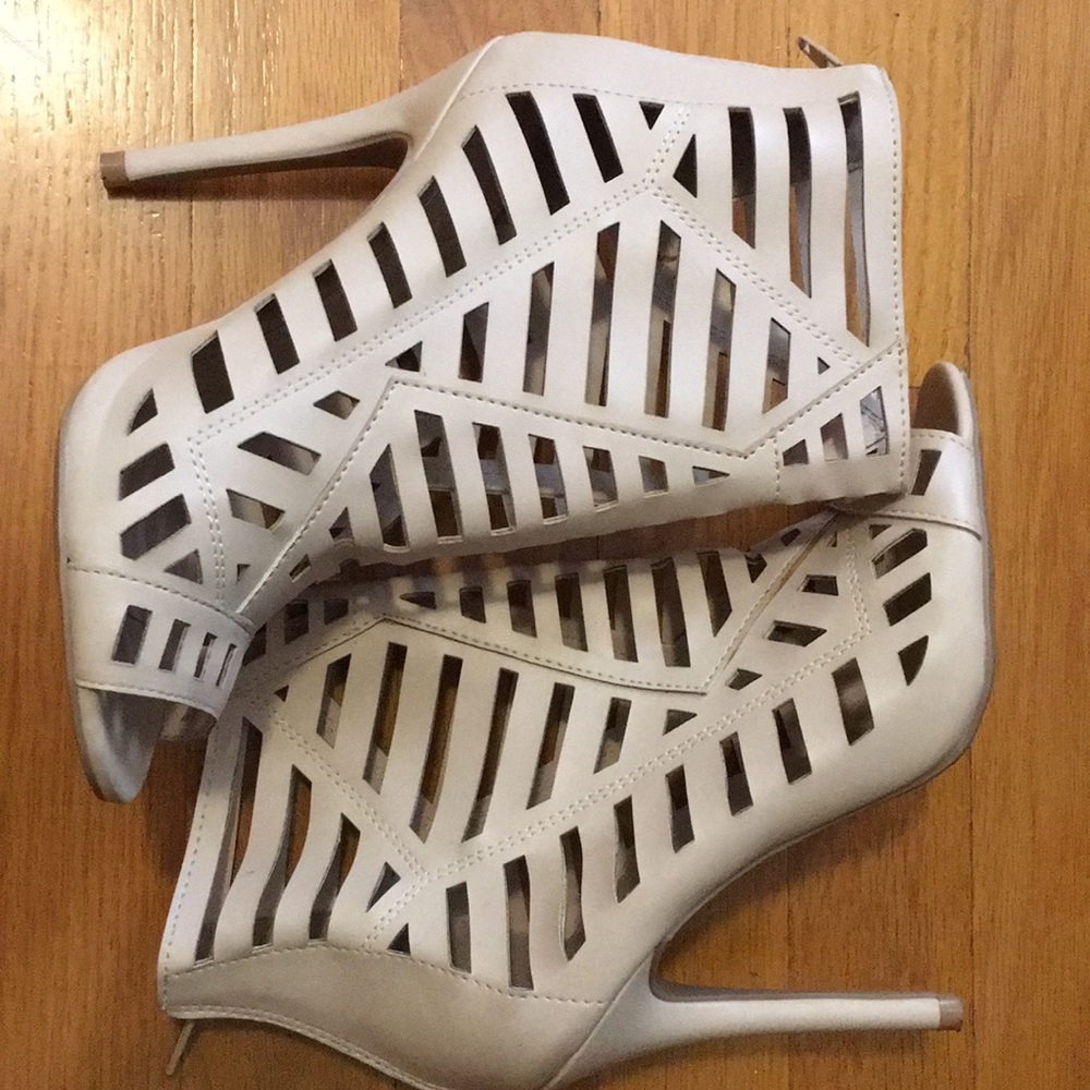 Cage heel booties, zipper in the back